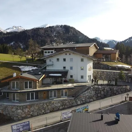 Hanni Deisenberger *