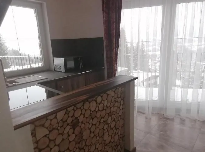 Hanni Deisenberger דירה *