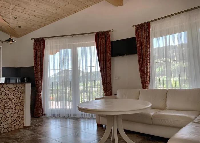 Hanni Deisenberger *