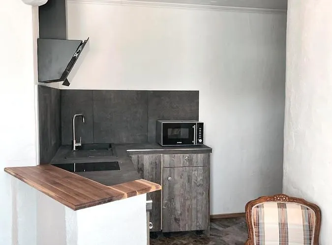 Hanni Deisenberger *