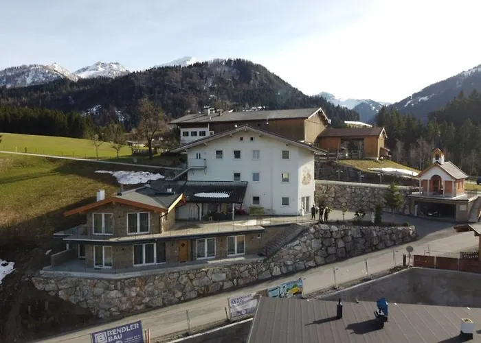 Hanni Deisenberger *